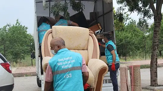 Devletin şefkatli eli depremzede aileye dokundu