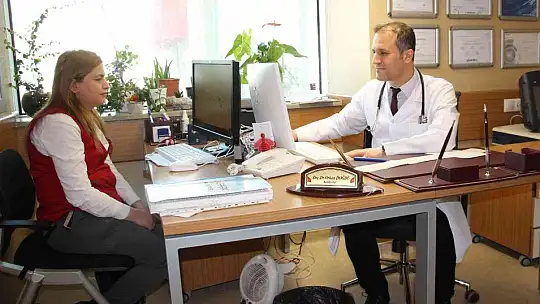 Doç. Dr. Doğdu: 'Kalp hastaları ilaçlarını aksatmadan bol sıvı tüketerek oruç tutabilirler'