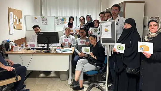 Doç. Dr. Uğur, 'Hormon sağlığı için özellikle sebze ve meyve ağırlıklı olacak şekilde beslenmeliyiz'
