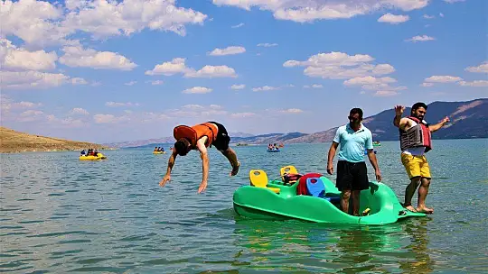 Doğu'nun gizli denizi Hazar Gölü'nde tatil telaşı