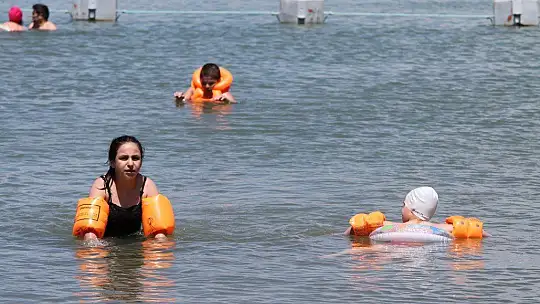 Doğunun gizli denizi Hazar Gölü, misafirlerini ağırlamaya başladı