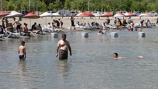 Doğunun gizli denizi Hazar Gölü, misafirlerini ağırlamaya başladı