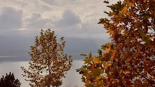 Doğunun gizli denizi Hazar Gölünde sonbahar güzelliği
