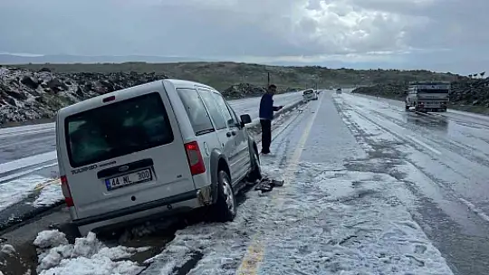 Dolu yağışı kazalara neden oldu, sürücüler zor anlar yaşadı