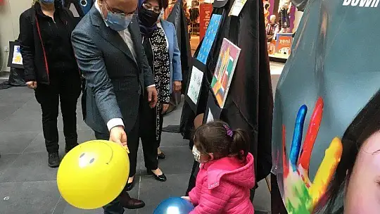 Down sendromlu iki arkadaşa doğum günü sürprizi