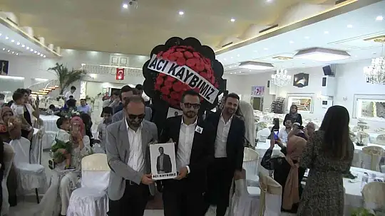 Düğünde damada cenaze töreni düzenlendi, davetliler büyük şaşkınlık yaşadı