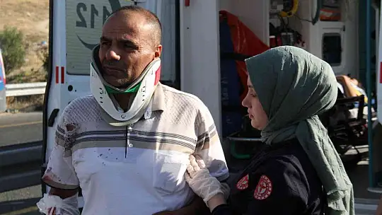 Düğünden dönen minibüs yan yattı: 14 yaralı