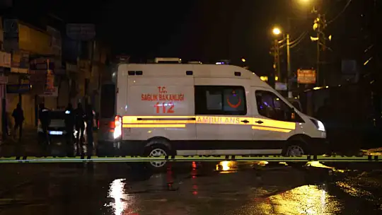 Dükkana girerek başına silah dayayan şahıs 48 bin TL'lik zarar verdi: 7 saattir polise direniyor