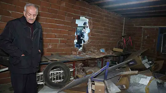 Dükkana girerek başına silah dayayan şahıs 48 bin TL'lik zarar verdi: 7 saattir polise direniyor