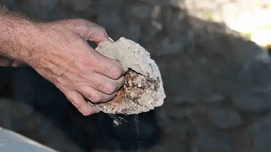 (Düzeltme) Türkiye'de benzeri yok, 700 yıllık metal atölyesi keşfedildi