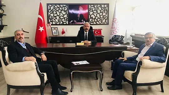 Eğitim Bir-Sen, öğretmenevi için toplanan imzaları MEB'e sundu