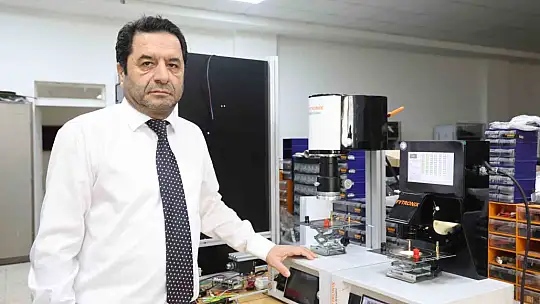 Einstein'in Nobel ödülü aldığı teoriyi ispatlayan Türk profesör 'online savaşa' dikkat çekti