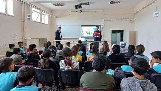Elazığ 'da 11 okuldan 670 öğrenci ve 39 öğretmene siber farkındalık eğitimi verildi