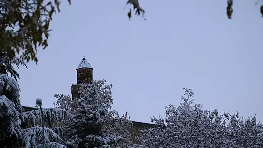 Elazığ'a mevsimin ilk karı yağdı, Harput'ta kartpostallık görüntüler oluştu