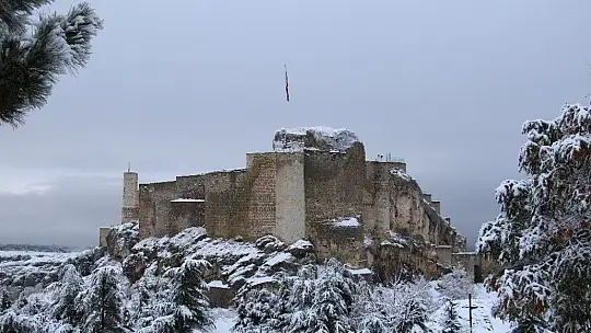 Elazığ'a mevsimin ilk karı yağdı, Harput'ta kartpostallık görüntüler oluştu