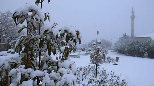 Elazığ'a mevsimin ilk karı yağdı, Harput'ta kartpostallık görüntüler oluştu