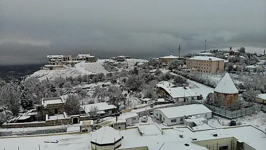 Elazığ'a mevsimin ilk karı yağdı, Harput'ta kartpostallık görüntüler oluştu