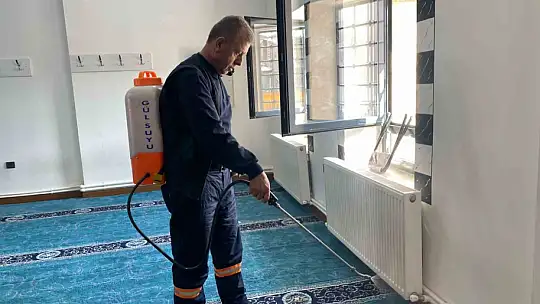 Elazığ Belediyesi camilerde Ramazan hazırlığını sürdürüyor