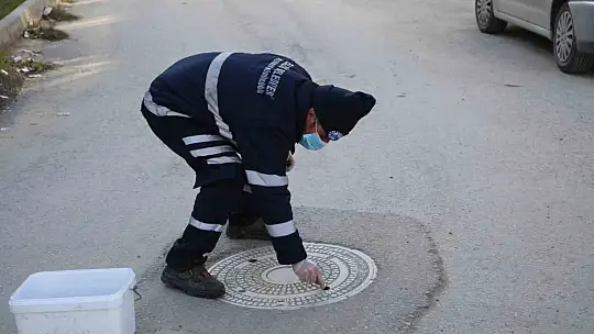 Elazığ Belediyesinden kanal sisleme ve ilaçlama çalışması