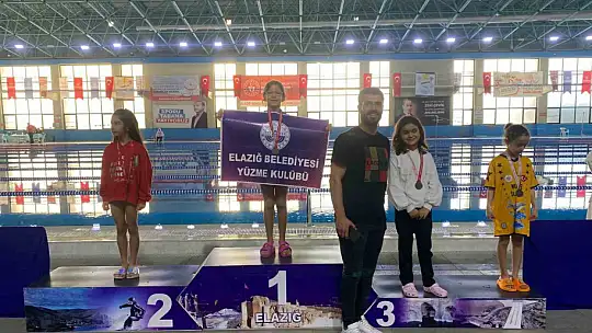 Elazığ Belediyesinden yüzmede 57 madalya