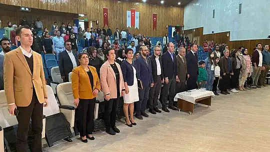 Elazığ'da 'Bir tek engel biz miyiz' adlı tiyatro oyunu sahnelendi