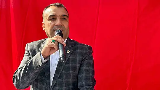 Elazığ'da '100. yılında Cumhuriyet' yarışmasında dereceye giren öğrencileri ödüllendirdi