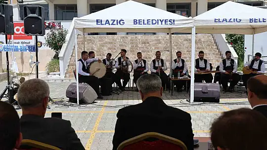 Çubukbey Anadolu Lisesi öğrencileri tarafından TÜBİTAK 4006 Bilim Fuarı açıldı
