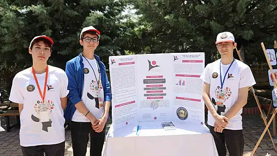 Çubukbey Anadolu Lisesi öğrencileri tarafından TÜBİTAK 4006 Bilim Fuarı açıldı