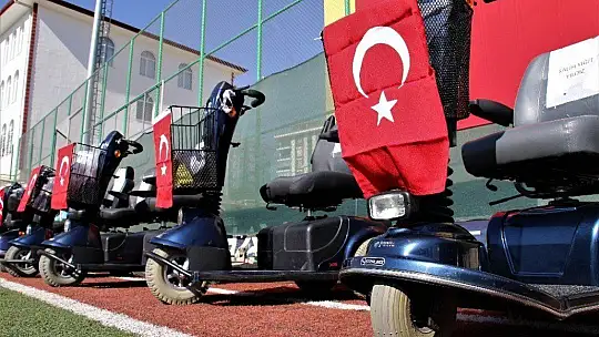 Elazığ'da 'Engelleri kaldırıyoruz' projesi ile 80 adet akülü araç verildi