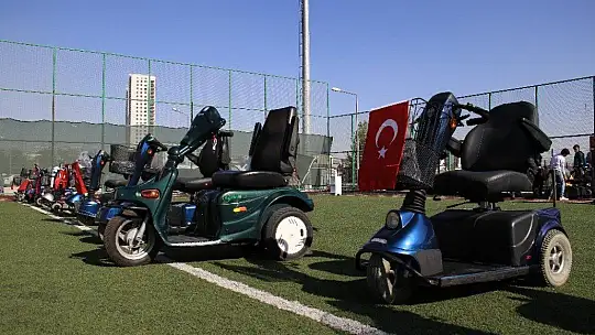 Elazığ'da 'Engelleri kaldırıyoruz' projesi ile 80 adet akülü araç verildi