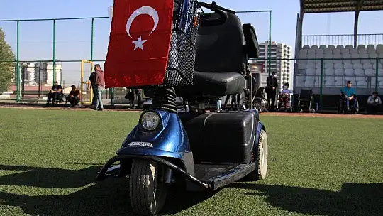Elazığ'da 'Engelleri kaldırıyoruz' projesi ile 80 adet akülü araç verildi