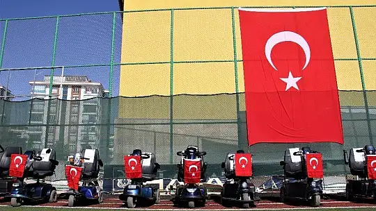Elazığ'da 'Engelleri kaldırıyoruz' projesi ile 80 adet akülü araç verildi