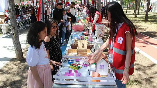 Elazığ'da 'Hayalimle Dönüşen Oyuncak Projesi'nde dereceye girenler ödüllendirildi