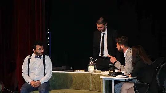 Elazığ'da 'Metot' adlı tiyatro oyunu sahnelendi