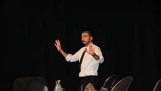 Elazığ'da 'Metot' adlı tiyatro oyunu sahnelendi