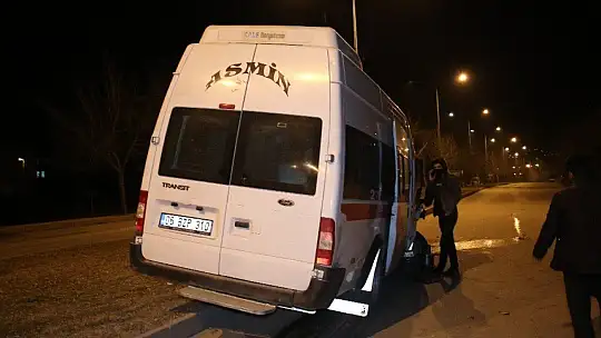 Elazığ'da minibüs ile otomobili çarpıştı: 5 yaralı