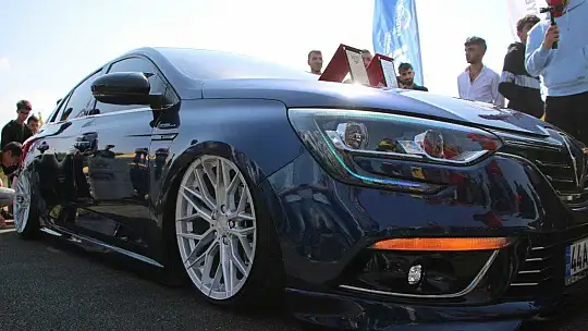 Elazığ'da 'Modifiyeli Araç ve Motosiklet Festivali' renkli görüntülere sahne oldu