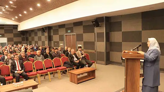 Elazığ'da 'Örgün Eğitimle Birlikte Hafızlık Projesinin Anlamı' konferansı