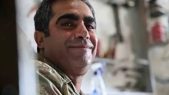 Elazığ'da 'Sanayinin Fazıl Say'ı': Oto tamir ustası nota bilgisi olmadan müzik yapıyor