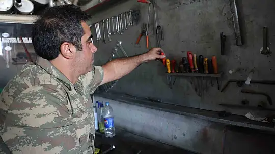 Elazığ'da 'Sanayinin Fazıl Say'ı': Oto tamir ustası nota bilgisi olmadan müzik yapıyor