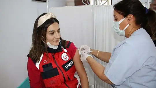 Elazığ'da UMKE personeli Covid-19 aşısı oldu
