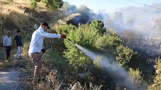 Elazığ'da 1 saatte 3. yangın: Söndürme çalışmalarına TOMA'lar da destek verdi