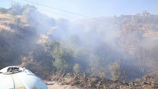 Elazığ'da 1 saatte 3. yangın: Söndürme çalışmalarına TOMA'lar da destek verdi