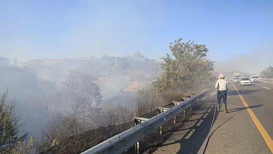 Elazığ'da 1 saatte 3. yangın: Söndürme çalışmalarına TOMA'lar da destek verdi