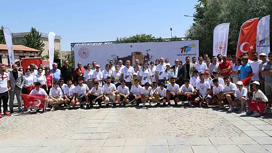 Elazığ'da 115 tenisçinin katılımıyla ilk ulusal tenis turnuvasının startı verildi