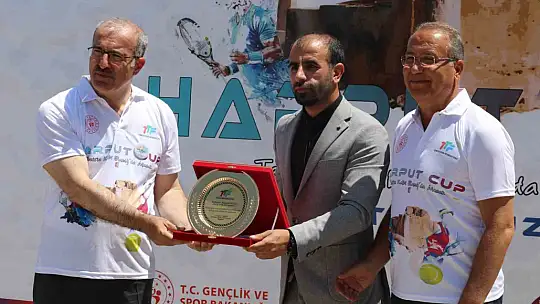 Elazığ'da 115 tenisçinin katılımıyla ilk ulusal tenis turnuvasının startı verildi