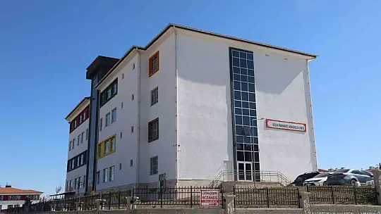 Elazığ'da 12 öğrenci, kantinde yedikleri tavuktan sonra hastanelik oldu