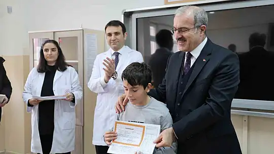 Elazığ'da 133 bin öğrenci karne heyecanı yaşadı