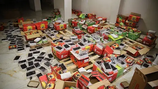 Elazığ'da 1,5 ton bozulmuş hurma yakalandı, sahibi yiyerek bozuk olmadığına inandırmaya çalıştı