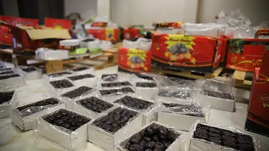 Elazığ'da 1,5 ton bozulmuş hurma yakalandı, sahibi yiyerek bozuk olmadığına inandırmaya çalıştı